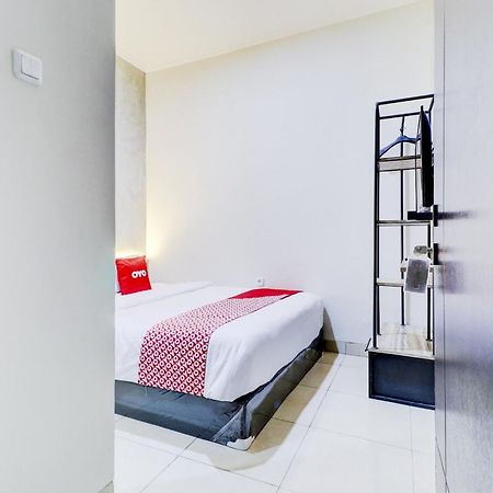 Oyo 90215 Ada Residence Telukjambe 外观 照片