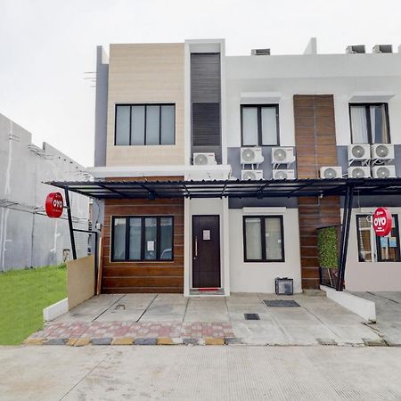 Oyo 90215 Ada Residence Telukjambe 外观 照片
