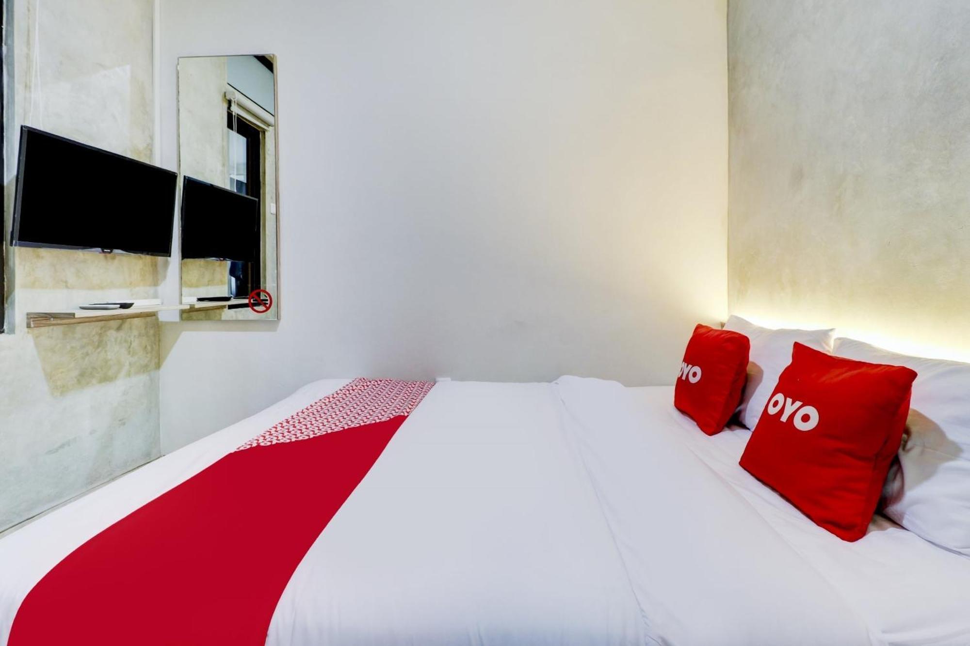 Oyo 90215 Ada Residence Telukjambe 外观 照片